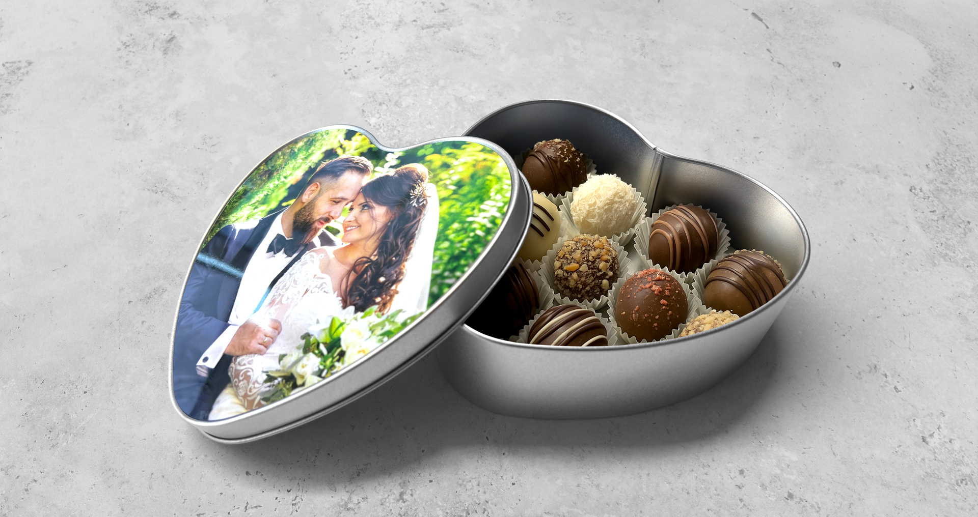 Fotodose herzförmig geöffnet