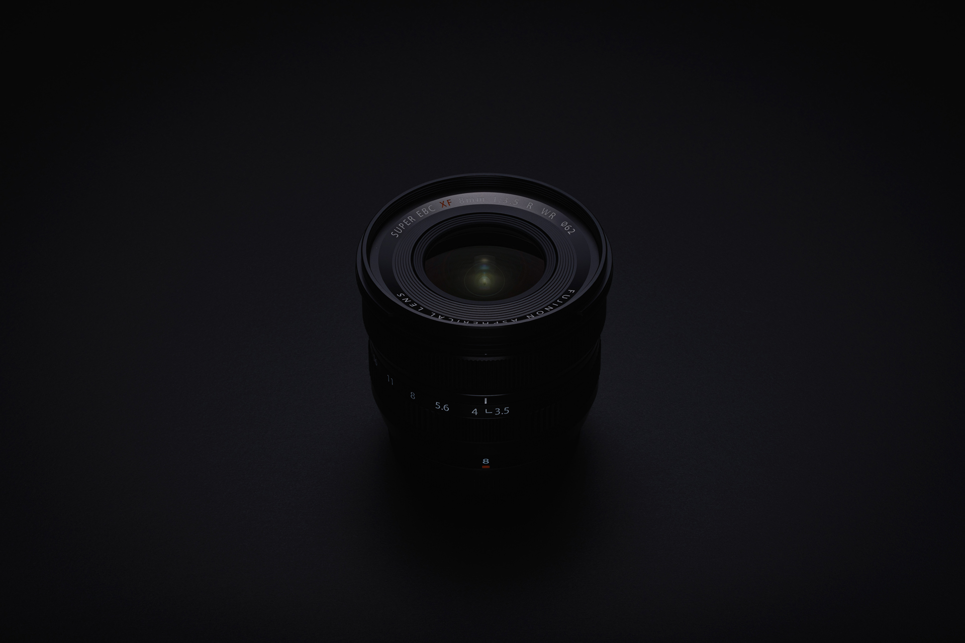FUJINON XF8mmF3.5 R WR key visual 01 small
