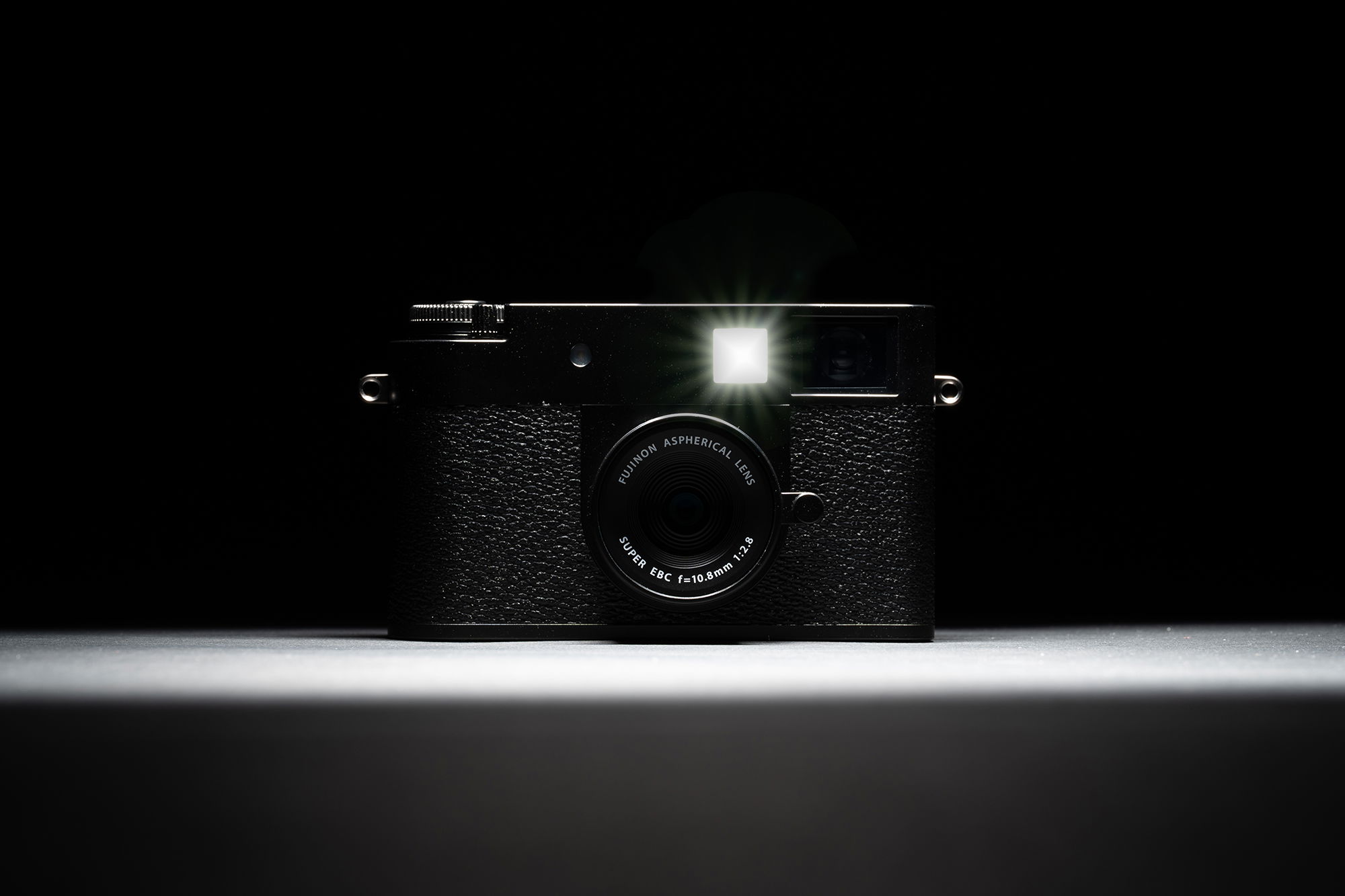 フラッシュ発光 F