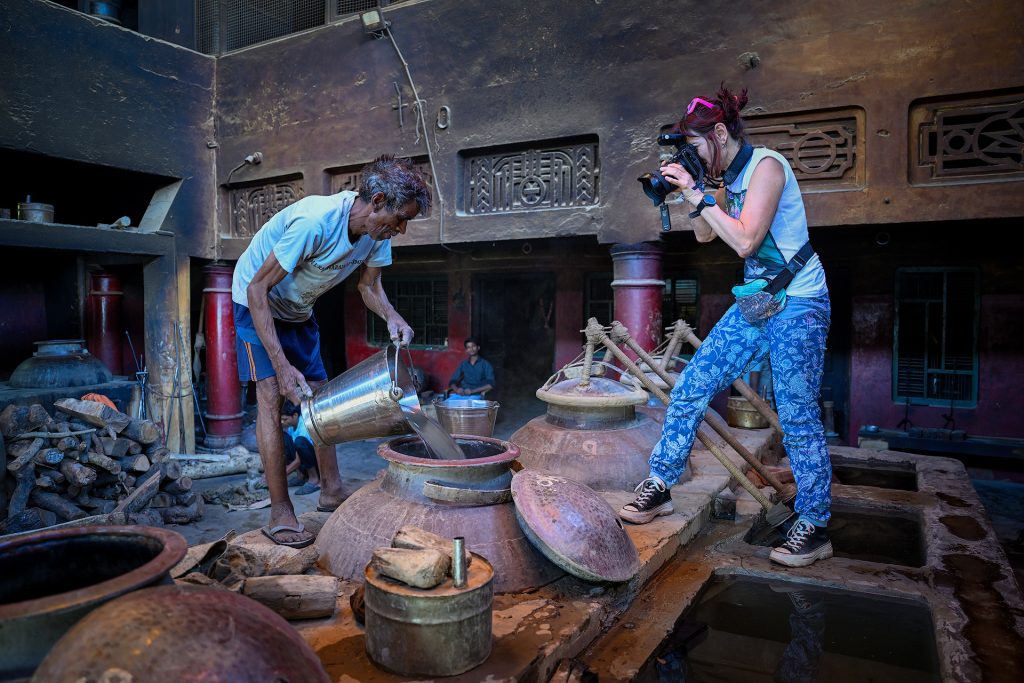 Alessandra Meniconzi at work at Pranav’s distillery in Kannauj, India. For this photographic project, she used the FUJIFILM GFX100S II along with the GF20-35mmF4 R WR and FUJINON GF100-200mmF5.6 R LM OIS WR lenses.