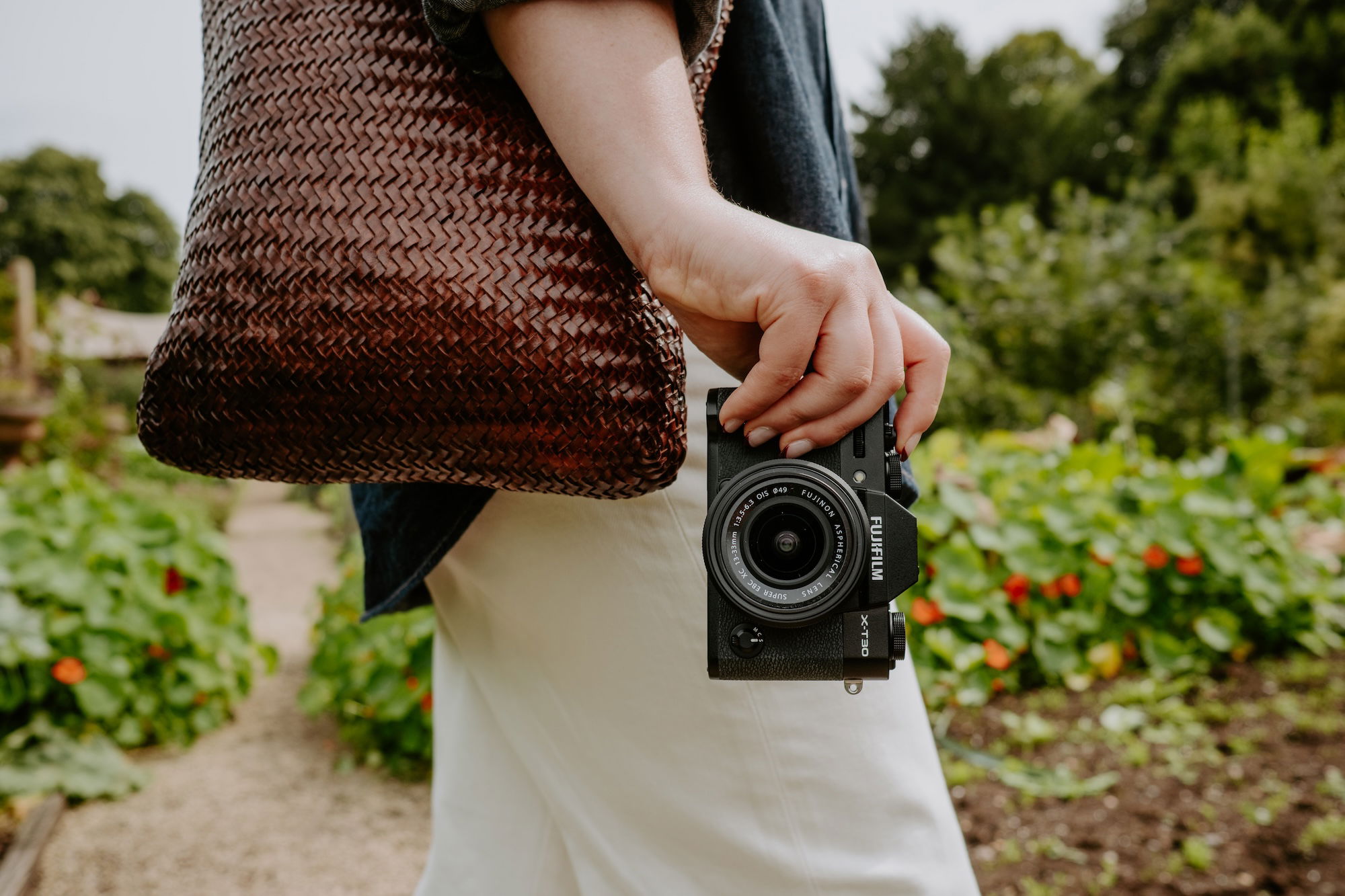 xc13 33mmf35 63 product overview 2.jpg